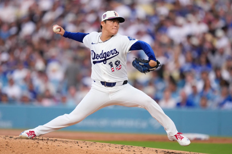El derecnho de los Dodgers,Yoshinobu Yamamoto, silenció la ofensiva de los Padres.