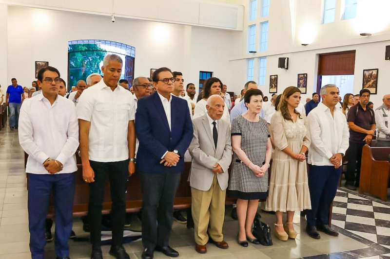 La eucaristía fue organizada por las familias Hernández Guzmán y Casanova Guzmán y se celebró en la iglesia Nuestra Señora de la Altagracia, en Santiago