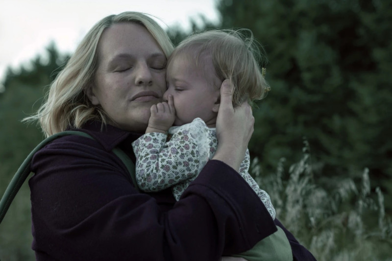 Elisabeth Moss en una escena de “The Handmaid’s Tale”.
STEVE WILKIE/disney vía ap