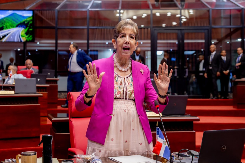La senadora consideró que la Policía Nacional de hoy día es mejor, mejor pagada y buena