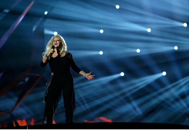 La cantante Bonnie Tyler interpreta su canción "Believe in Me" durante un ensayo para la final del Festival de la Canción de Eurovisión en el Malmö Arena de Malmö, Suecia, el 17 de mayo de 2013.