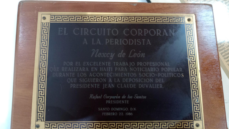 Reconocimiento entregado a Nexcy D´León