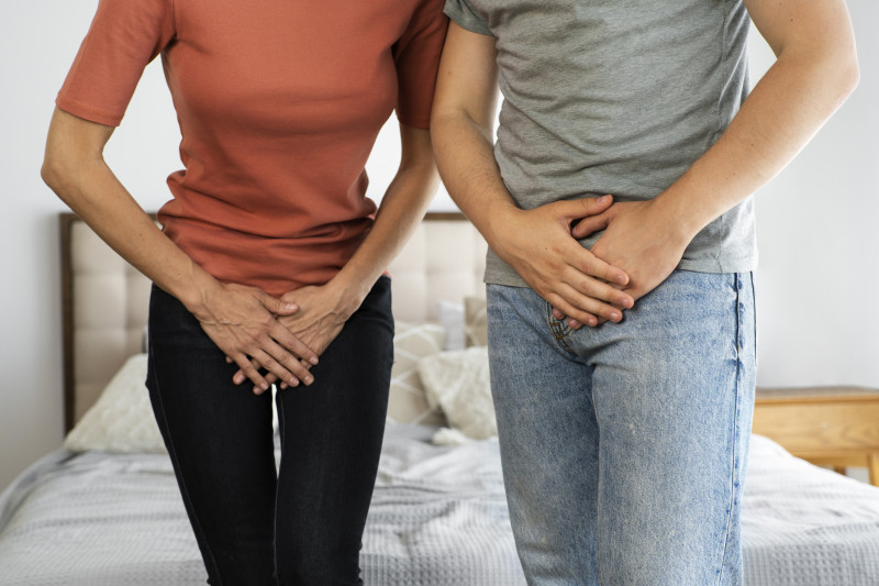 Las infecciones del tracto urinario son una de las afecciones bacterianas más frecuentes y motivo común de consulta médica. Foto: Magnific.