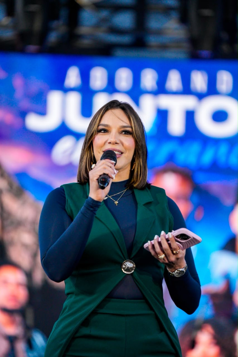 Hony Estrella condujo el concierto cristiano “Adorando Juntos”, en Constanza.