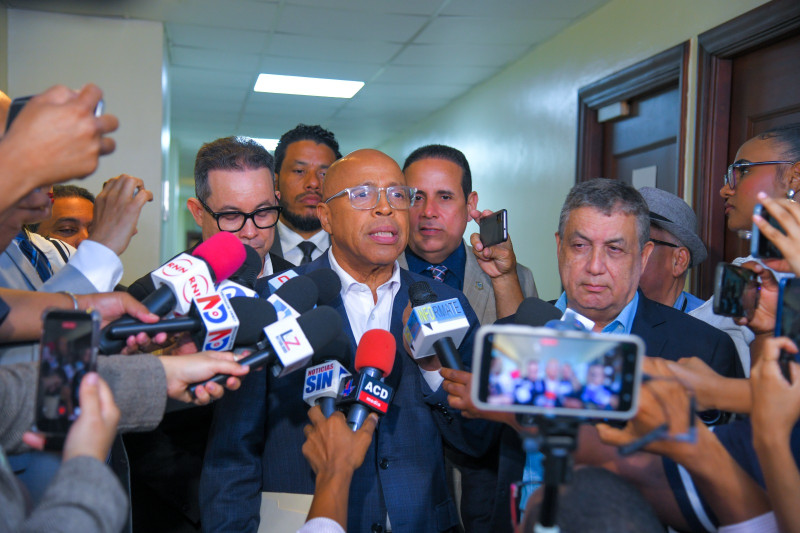 Comisión bicameral que estudia los proyectos de ley y propuestas que buscan modificar la Ley 74-25 del Código Penal.