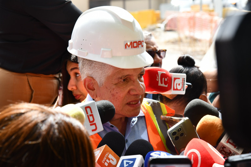 Ministro de Obras Públicas y Comunicaciones, Eduardo Estrella.
