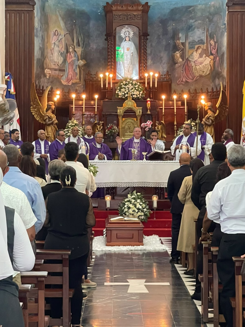 Eucaristía de cuerpo presente de monseñor Gabriel Antonio Camilo González, obispo emérito de la Diócesis de La Vega