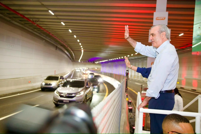 El presidente Abinader hizo entrega del túnel que busca la descongestión de una de las principales intersecciones