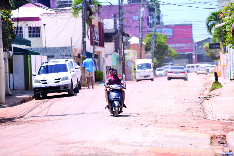 En el sector de Villa Carmen, en Santo Domingo Este, llevan años padeciendo escasez de agua potable.