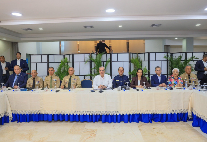 Momento de la reunión de seguimiento ayer al Plan de Seguridad Ciudadana encabezada por el presidente Luis Abinader en el Palacio Nacional.