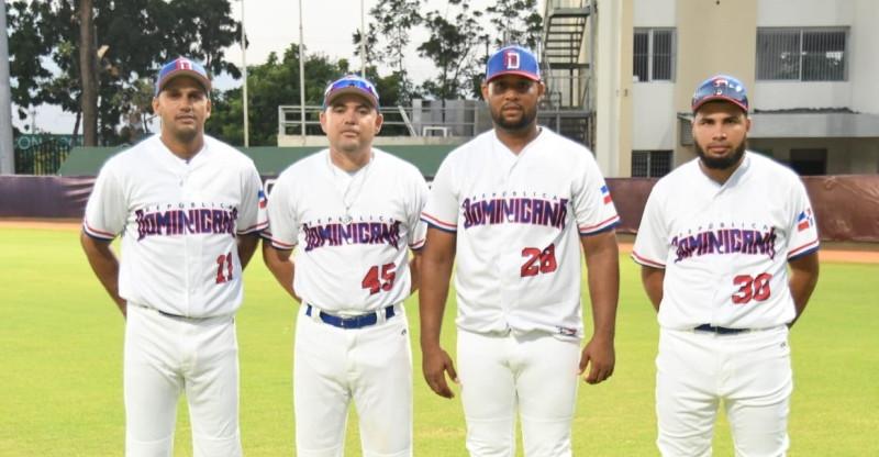Los principales integrantes del staff de lanzadores. Son ellos Yean Carlos –El Pinto-González, Jonni Suriel, Luiyi Rosario y Michael Batista.