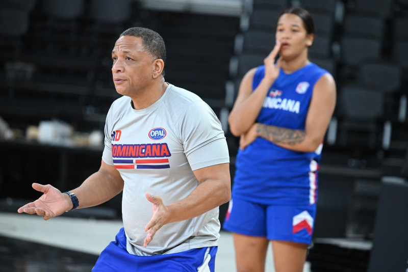 Ariel Portuondo es el entrenador de la selección femenino que competirá en los Juegos Centroamericanos y del Caribe.