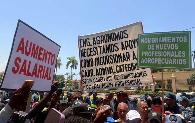 Miembros de la Asociación Nacional de Profesionales Agropecuarios (ANPA) salen a las calles con una marcha pacífica en busca de reivindicaciones del gobierno.