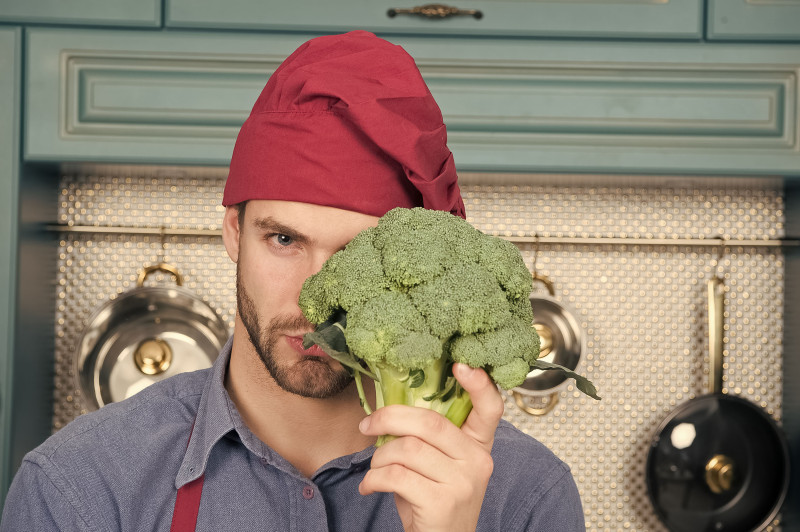 El brócoli es una variedad de col que destaca por su elevado contenido en vitamina C, un antioxidante potente. Foto: General Optica.