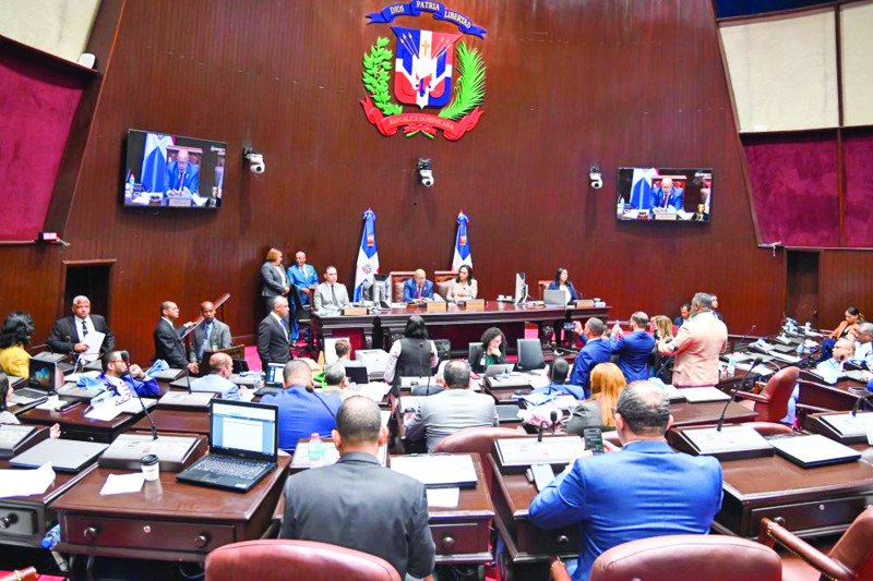 En medio de este panorama, se reuerda que el pasado 17 de marzo el presidente de la Cámara de Diputados, Alfredo Pacheco, anunció que se realizaría,  junto al Senado, un acuerdo con el Poder Ejecutivo para desarrollar “una ola de aprobaciones”.