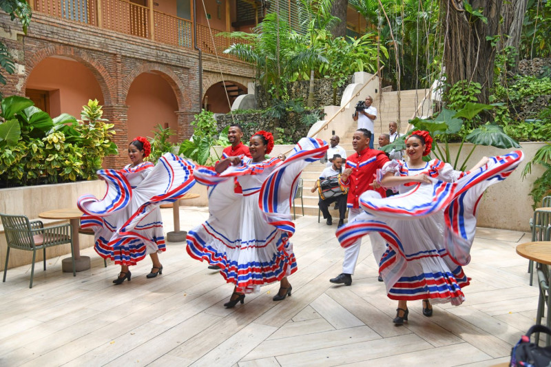 Las invitadas disfrutaron de la presentación del grupo de baile folklórico y musical del Ministerio de Turismo.