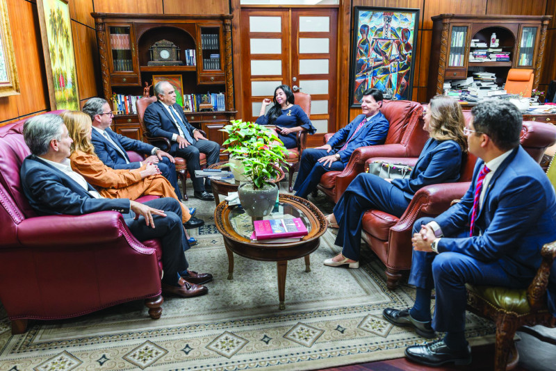 La procuradora general de la República, Yeni Berenice Reynoso, sostuvo un encuentro con la cúpula empresarial.
