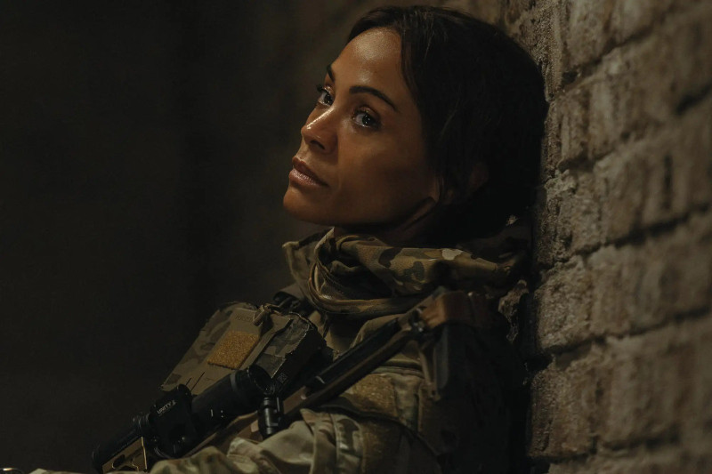 Zoe Saldaña interpreta a la agente Joe en la serie Lioness.