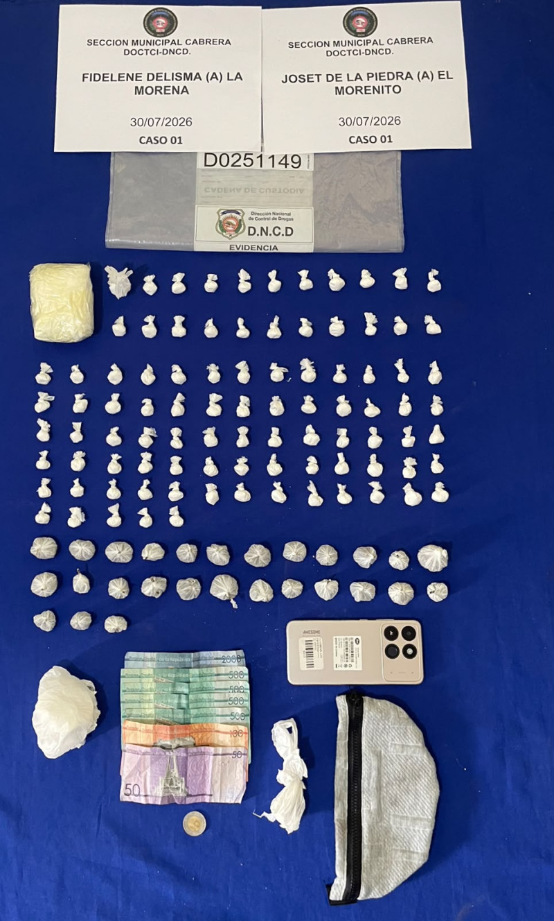 Parte de los bienes y sustancias incautados durante los operativos.