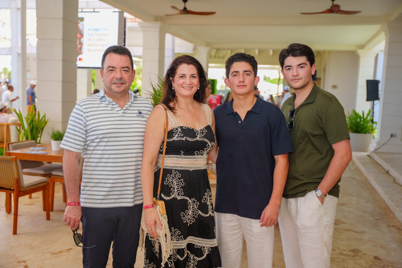 Andrés Mejia, María Clara de Mejía, Juan Mejia y Pedro Mejía.