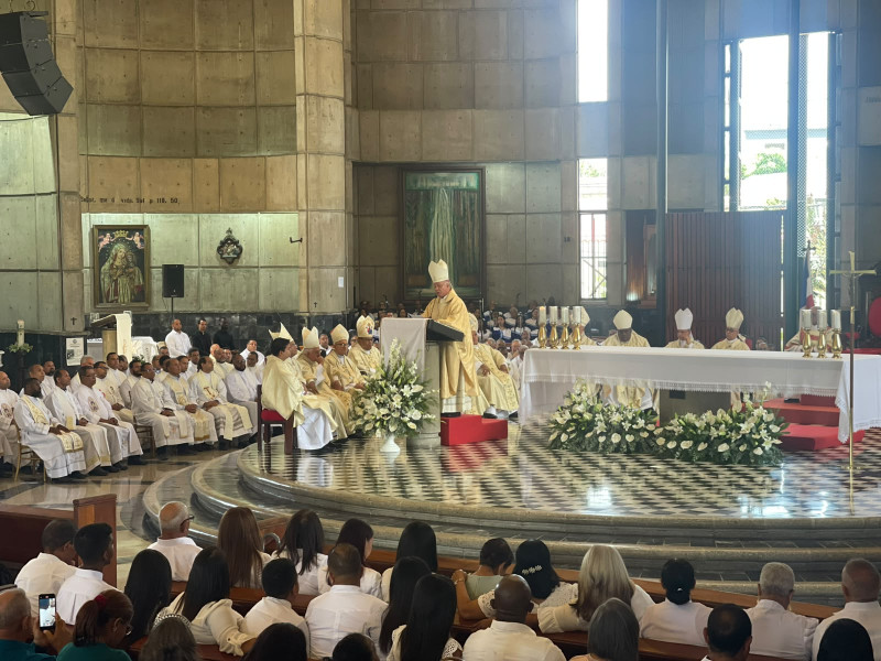 En su primera homilía, el obispo de La Vega, Romero Cárdenas, hizo énfasis en los nuevos desafíos de la iglesia.