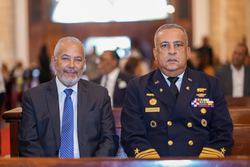 El subdirector del Listín Diario, Fabio Cabral, y el ministro de Migración, Luis Rafael Lee Ballester.