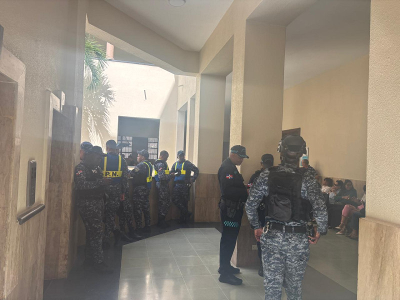 Militares como refuerzo de seguridad en el Segundo Tribunal Colegiado del Distrito Nacional.