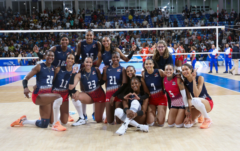 Las Reinas del Caribe previo al partido.