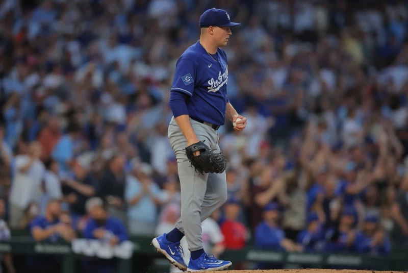 Tarik Skubal, de los Dodgers, se lamenta tras recibir un jonrón de Dansby Swanson, de los Cachorros, el 4 de agosto de 2026.