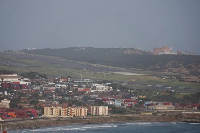 Pista del Aeropuerto Internacional de Maiquetía Simón Bolívar, en La Guaira