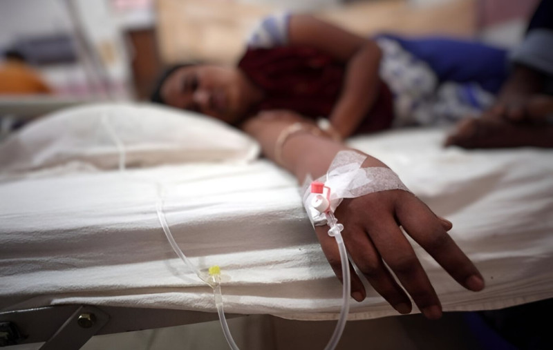 El dengue es una infección viral causada por un virus transmitido por la picadura de mosquitos infectados.