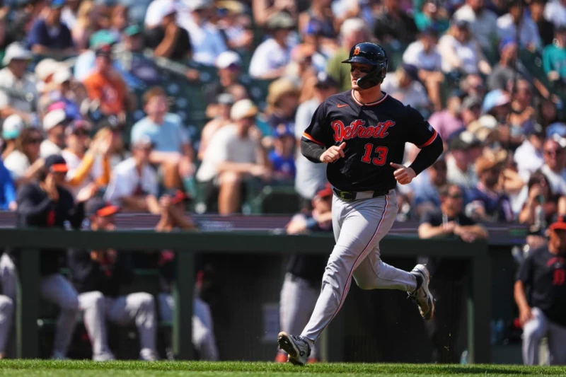 Dillon Dingler, de los Tigres de Detroit, anota frente a los Marineros, el 6 de agosto de 2026.
