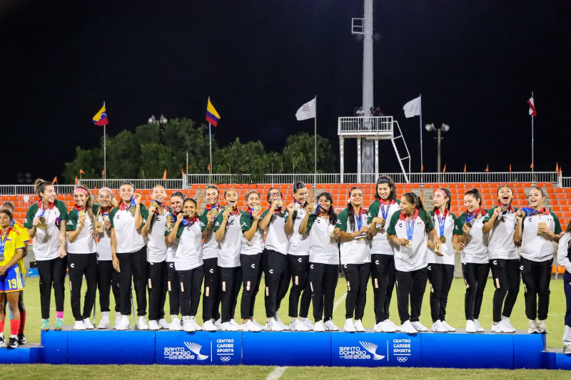 Integrantes del equipo de México, ganadora del torneo de fútbol femenino de los Juegos Centroamericanos y del Caribe.