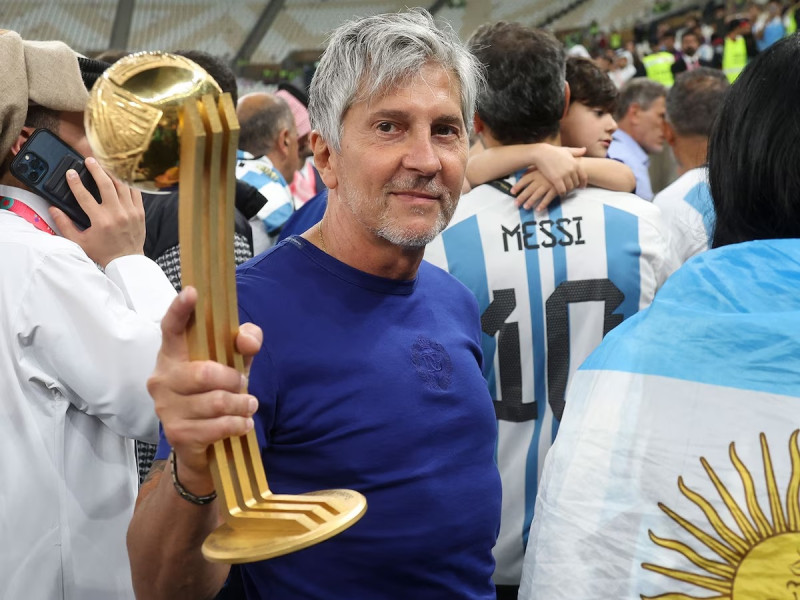 Jorge Messi fue siempre el principal mentor de su hijo y quien contribuyó a convertirlo en el brillante jugador de fútbol que ha sido en su carrera.