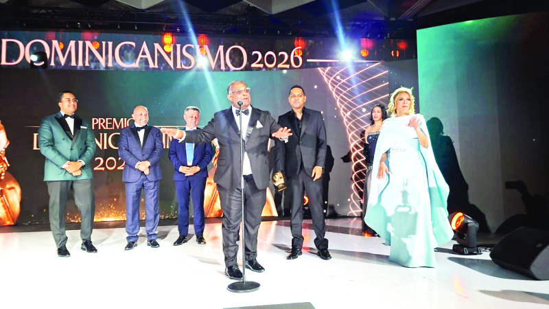 Santiago Matías Padre, organizador del evento, cuando se dirigía a los presentes. El empresario expresó su satisfacion por la acogida a los Premios Dominicanísimo 2026.