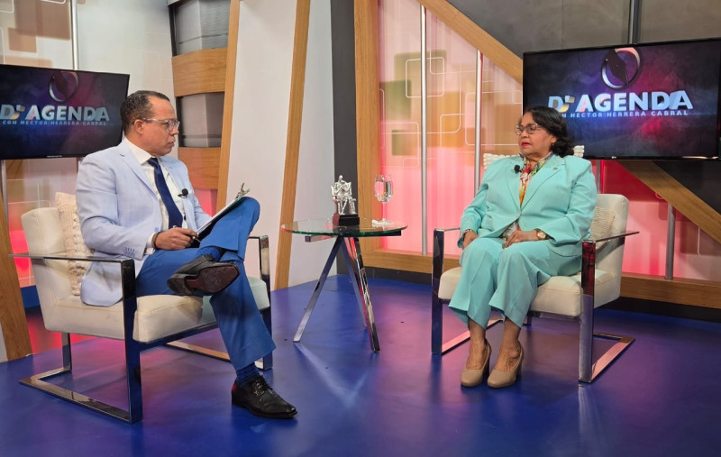 Emma Polanco Melo entrevistada por el periodista Héctor Herrera Cabral.