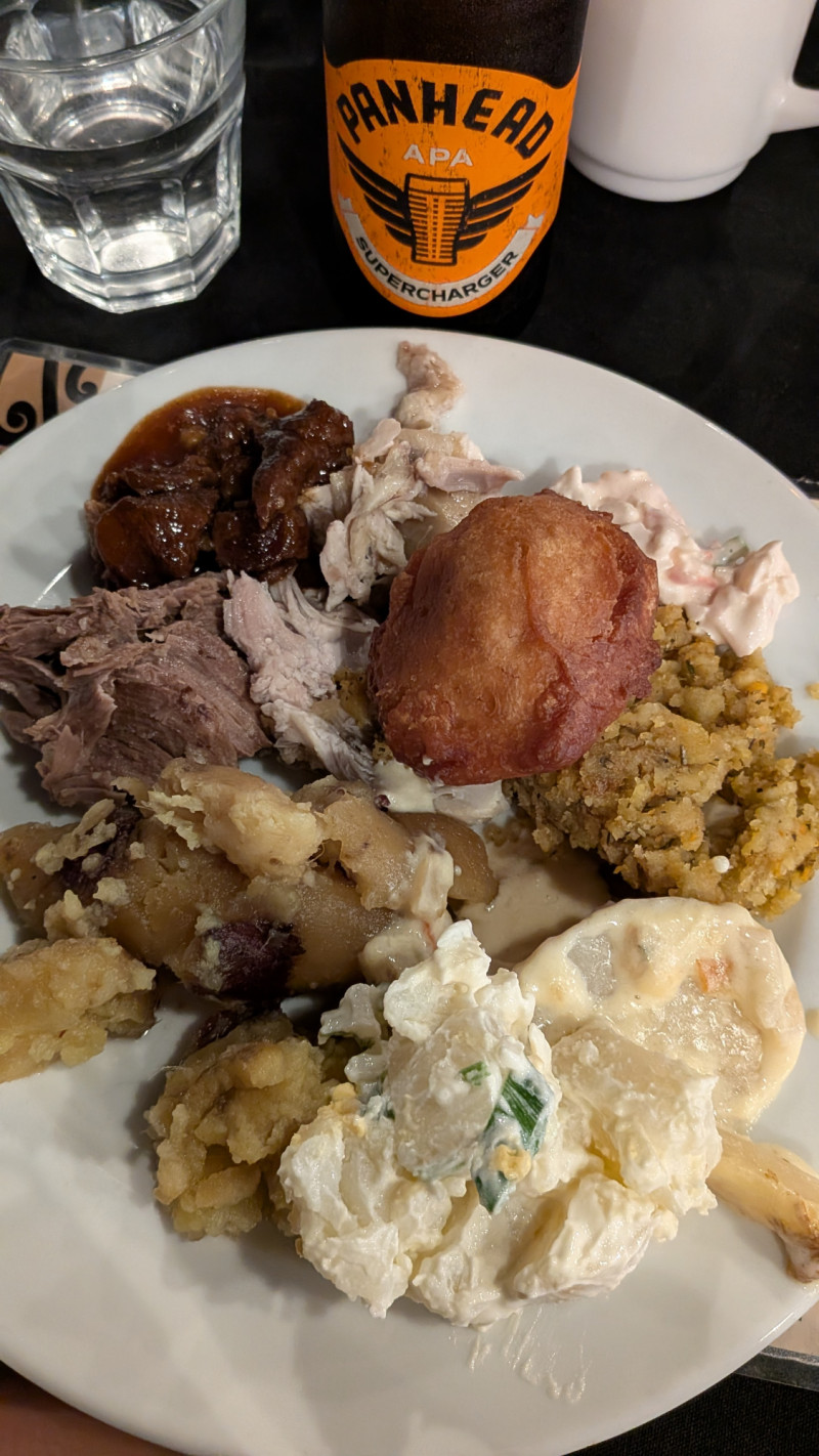 Comida cocinada en Hangi, experiencia Mitai Maori