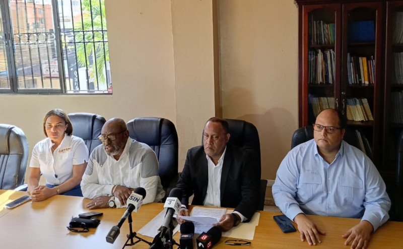 Artesanos de Miches temen que vendedores ambulantes afecten el desarrollo turístico de la zona
