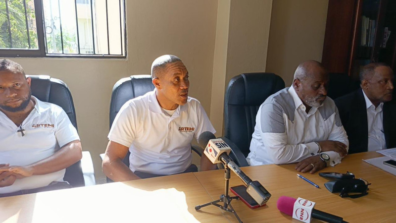 Artesanos de Miches temen que vendedores ambulantes afecten el desarrollo turístico de la zona