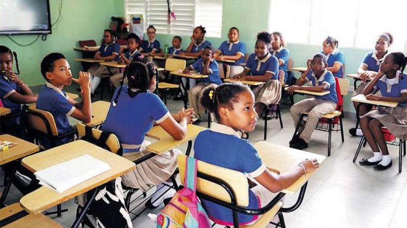 El análisis de la estructura curricular y pedagógica evidencia un sesgo progresivo en la Historia Nacional.