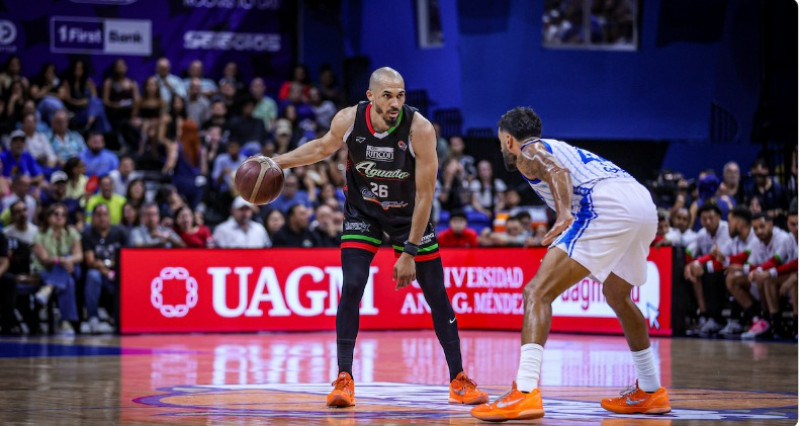 Rigoberto Mendoza lideró la ofensiva en el triunfo de los Santeros para empatar 2-2 la final del BSN de Puerto Rico.