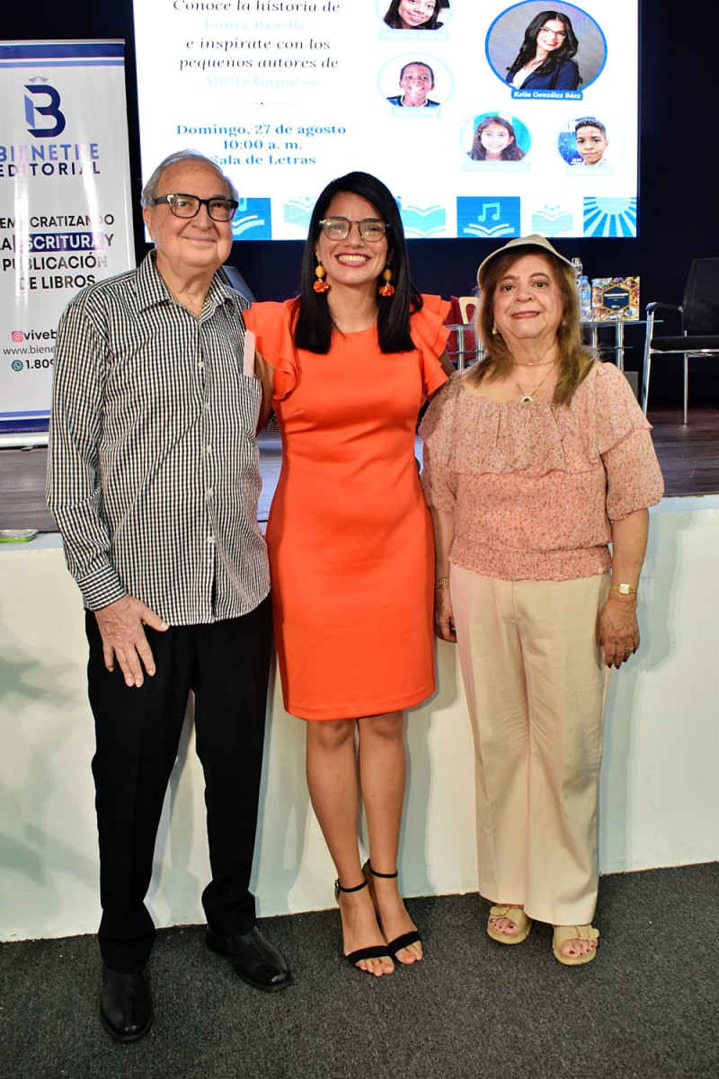 Keila junto a sus padres