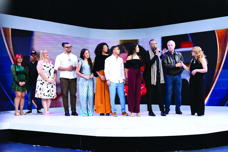 Elenco de la segunda temporada de "La Familia Espejo", que se transmitirá a partir de septiembre por RTVD.