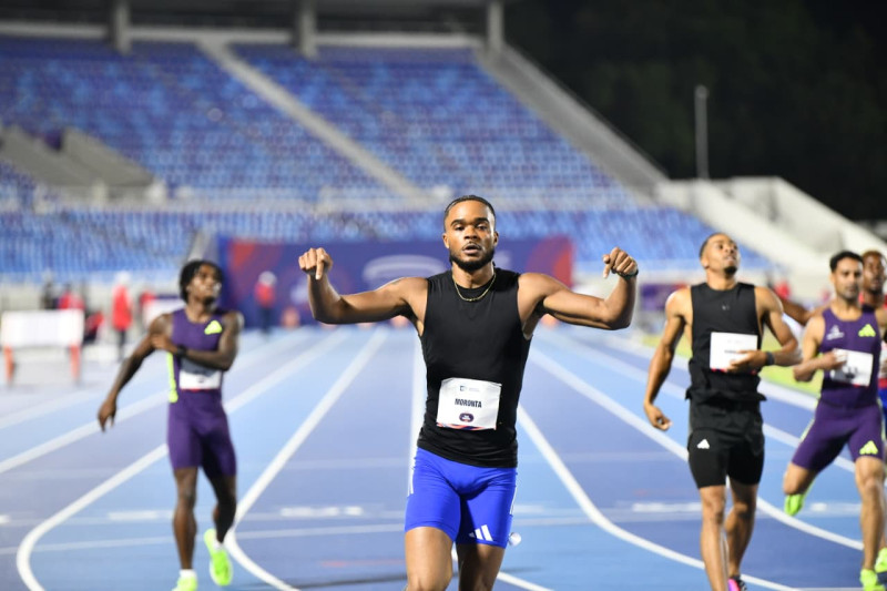 Gabriel Moronta después de ganar la prueba de los 400 metros planos masculinos.
