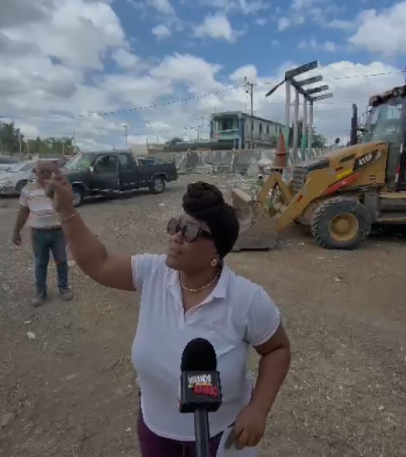 Residentes de Pedro Brand denuncia que alcalde eliminó calle para hacer parque
