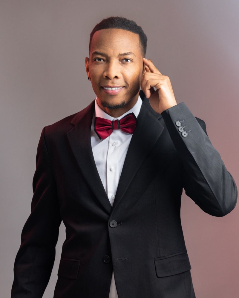 Eudis el Invencible es una de las voces emergentes más sólidas de la bachata contemporánea. Conocido por su estilo romántico y su registro vocal, “El Invencible” ha logrado conectar con una nueva generación de amantes del género.