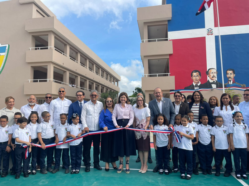 La vicepresidenta de la República, Raquel Peña, dando inicio a nuevo año escolar.