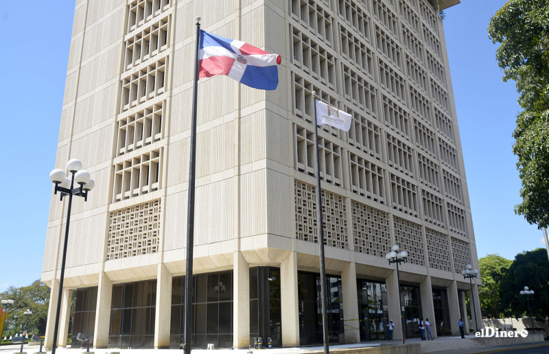 Según datos del Banco Central, en el primer trimestre de 2026 había cerca de 753,509 empleados del Gobierno, equivalentes al 14.6% de todos los trabajadores de la economía dominicana.