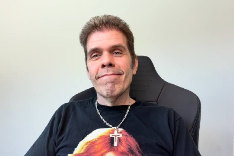 Perez Hilton fue hospitalizado tras una crisis de salud mental durante una transmisión en vivo.