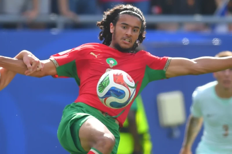 El mediocampista marroquí Ayyoub Bouaddi maneja el balón en de la Copa Mundial ante Francia, el 9 de julio de 2026, en Foxborough, Massachusetts.